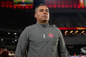 Jair Ventura ironiza ex-técnico do Inter: "Tem de estudar mais"
