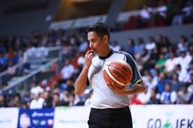 Dibatasinya jumlah maksimal pemain sepak bola juga disesuaikan dengan lebar lapangan yang saat ini digunakan. Jumlah Wasit Bola Basket Beserta Tugas Dan Wewenang Wasit Dalam Pertandingan Bola Basket Ilmuips My Id Materi Belajar Gratis