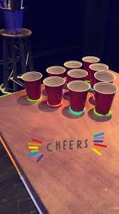 Los vasos rojos son los más populares sin duda alguna, pero se pueden encontrar en muchos tonos distintos, como verde, rosa o incluso combinando diferentes todo el mundo quiere jugar al juego de la cerveza y los vasos rojos y la auténtica manera de hacerlo es con los vasos rojos americanos. 11 Ideas De Vasos Rojos Vaso Rojo Vasos Rojo
