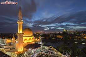 Klang ialah bandar diraja bagi negeri selangor. La Moschea Masjid Bandar Diraja Klang Di Sera Foto Selangor
