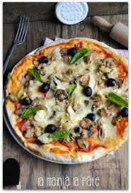 Pizza A Base De Sauce Tomate Jambon Mozzarella Artichaut Champignons Olives Noires Basilic Pizza Recipes Pizza Recipes Easy Breakfast Pizza Recipe