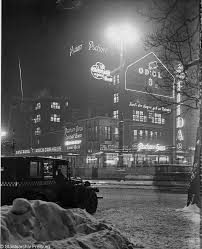 Haus der 100 biere das haus der 100 biere eröffnete im jahr 2007 und verwöhnt seither seine gäste täglich ab 11.00 uhr bis mitternacht. 1928 Potsdamer Platz Das Pschorr Haus Bei Nacht Die Elida Leuchtreklame Gehoert Zum Telschow Haus An De Berlin Deutsche Digitale Bibliothek Berlin Geschichte