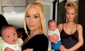 Inside iggy azalea's wild 31st birthday bash as the australian rapper celebrates turning 31. Iggy Azalea Shares First Photo Of Her Newborn Son Onyx Daily Mail Online