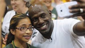 Donald Driver visits Riverside Elementary in Fond du Lac