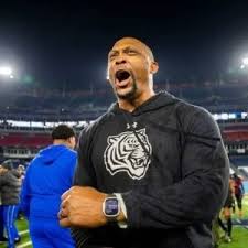 Breaking News: Shocking Outburst in the Buckeyes' Community as Eddie George is Officially Confirmed....see more👇👇 https://findin.com.ng/former- tennessee-state-star-eriq-george-has-reunited-with-his-father-eddie-george-at-bowling-green-university ...