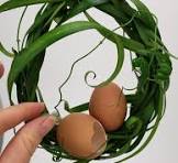 Interweave a dangling Egg outline Easter Wreath Basket