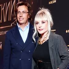 Her career started in 1965 and continues to this day, even though she does not give live. Mzjt39pm88vcym