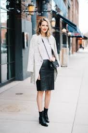 Le pantalon similicuir est aussi un atout. Comment Porter La Jupe Cuir Avec Style Taaora Blog Mode Tendances Looks