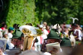 Funde aus der kupferzeit belegen, dass das völser gemeindegebiet bereits im 4. Spaziergang Fest Maria Himmelfahrt Mit Trachtenumzug In Oberbozen