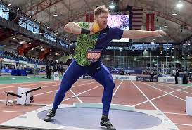 The oregon native set the record during his fourth attempt, crushing the previous mark by 10. Crouser Challenges World Record In Shot Put Arkansas Razorbacks