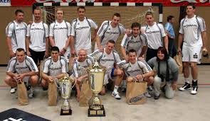 It shows all personal information about the players, including age, nationality, contract duration and. Thw Kiel Wikipedia