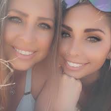 Who provides the best cake pops and birthday themed cupcakes in San Angelo?