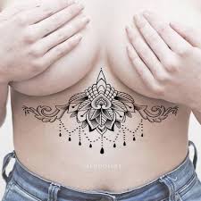 The clean henna tattoo design covering her palm in a nice way. Tattoo Ideas Temporary Tattoos Henna Tattoo Designs Mybodiart