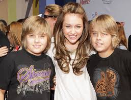 Dylan sprouse was born august 4, 1992, in arezzo, tuscany, italy, to american parents, melanie (wright) and matthew their american parents moved back to their native california four months after dylan and cole were born, and they were raised in long beach. Dylan And Cole Sprouse S Disney Dating History