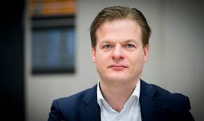 Die sessie verloopt nu natuurlijk best gek, door de coronamaatregelen. Cda Er Pieter Omtzigt Door Het Stof Na Miskleun Geen Woordvoerder Mh17 Dossier Meer