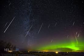 When Geminid Meteors Rained Down On Earth Meteor Shower Aurora Borealis Aurora Sky