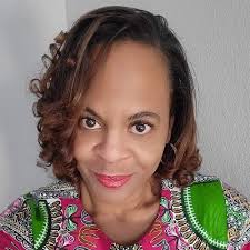 Carolyn Ash's Instagram, Twitter & Facebook