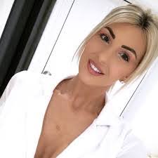 Danielle Lord's Instagram, Twitter & Facebook