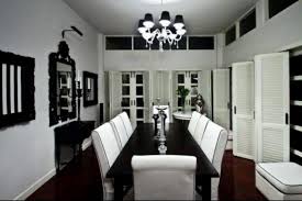 Black and white designs make a modern, sophisticated and elegant combination of colors. 18 Extravagant Black White Dining Rooms That Are Worth Seeing Dekorationen Gram Black And White Dining Room White Dining Room Black Dining Room