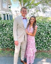 Wells 75k ann poll 57k lonnie adams 80k 66% kira kener 75k 100% kaylyn. Football Quarterback Mac Jones Age Height Girlfriend Siblings Parents Stats Peoplewithfame
