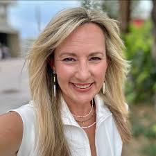 Mary Boll's Instagram, Twitter & Facebook