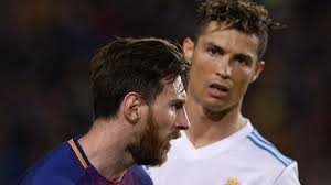 ميسي يقبل جائزة الكرة الذهبية، إلى جانب زميله المستقبلي نيمار في النادي بعد نهائي كأس العالم للأندية 2011. ØµÙˆØ± Ù„ÙŠÙˆÙ†ÙŠÙ„ Ù…ÙŠØ³ÙŠ Ø¬Ø±Ø§ÙÙŠÙƒ Ù…Ø§Ù†