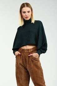 Kadin Zumrut Crop Bogazli Bluz Kadin Kazak Orgu Collezione Kazak Modelleri Bayan Kazak Kombinleri Triko Kaza Kadin Moda Stilleri Universiteli Giysileri