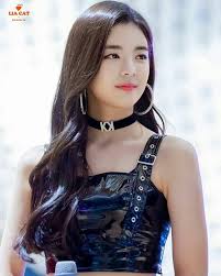 Pin By Somuch Kpop On Itzy Lia Girl Itzy Celebrities