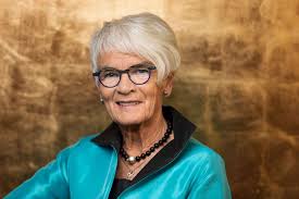 Stellagalans egen Senior Adviser, Ella Nilsson, från Storuman tilldelas  Region Västerbottens hederstipendium 2021 och får motta en hedersgåva i  form av en statyett av konstnären Antti Savela. Motivering: Under mer än 50  år