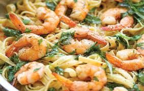 Ces Spaghettis Aux Crevettes Et A L Ail Sont A Tomber In 2020 Garlic Butter Shrimp Pasta Comfort Food Recipes Dinners Pasta Dishes