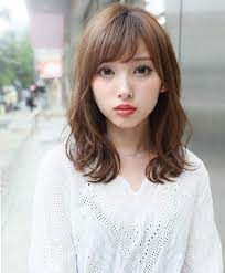 可愛いのはこの長さ 肩下ミディアムヘアで色んなスタイリングをしよう folk ヘアカット ミディアム ミディアムヘア セミロング パーマ