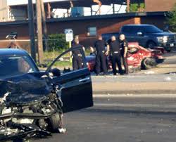 Al menos cinco personas murieron el jueves en un accidente que involucró a casi 100 vehículos en una autopista de texas, estaba resbalosa por el hielo formado a raíz de una intensa tormenta. Choque En Dallas Dejo A Tres Ninos Sin Vida Policia Presentara Cargos De Homicidio Hoy Dallas