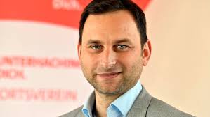 Unterhaching: SPD stellt Münchner Daniel Schön als Bürgermeisterkandidat  vor