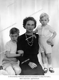 In august of 1972, queen elizabeth ii's cousin, prince william of gloucester, also died in an accident at a young age. Mace Pe Twitter Royal Flashback The Duchess Of Gloucester With Her Sons Princess Alice Duchess Of Gloucester 1901 2004 Wife Of Prince Henry Duke Of Gloucester Daughter Of 7th Duke Of Buccleuch And