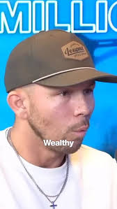 My husband took me out to dinner and THIS is how you tip 🍽️💅🏽 Total bill  $128.56 + $33.33 tip= $161.89 Over 20% without hesitation because waiters  deserve respect. If you're tipping