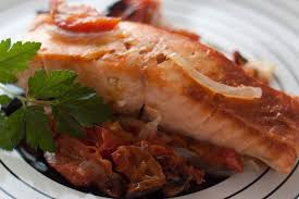 Saumon Sur Lit D Oignon Et Tomates Au Four Ww Plat Et Recette Tomates Au Four Recette Saumon Frais Recette Saumon Au Four