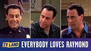 Raymond gets a head start on his father's eulogy and frank goes mental over a story about him petting a bunny. Everybody Loves Raymond Brad Garrett On Why The Show S Writers Had Robert Touch His Chin So Much Plus His Favorite Moments