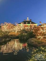 For a memorable christmas vacation in nashville, the gaylord opryland resort country christmas is a sure bet for holiday fun! Gaylord Opryland Hotel Christmas Events Family Travel Magazine