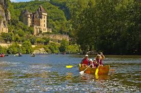 Ravissante chateaux et arras de chevaux de courses 700m2. Parcours Vitrac Beynac Canoes Butterfly