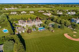 Beyonce and jay z have been a power couple for over a decade. Inside 2 Million A Night Hamptons Mega Mansion Where Beyonce And Justin Bieber Relax
