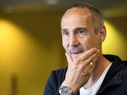 Borussia mönchengladbach, eintracht frankfurt teknik direktörü adi hütter için 7.5 + 2.5 milyon bild'in haberine göre; Adi Hutter Erfullt Sich In Frankfurt Bundesliga Traum Fussball Vol At