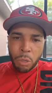 Yo estoy tirando para la puerta de esa tienda esperando q mi mamà Maria  Pabón salga de su trabajo yo la amo mucho