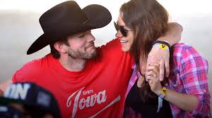 Ashton kutcher and mila young. Mila Kunis Describes Exactly How And When She Fell For Ashton Kutcher