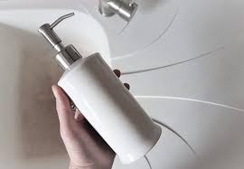 Recette Facile Et Rapide De Savon Pour Les Mains Liquide Antibacterien En 2020 Gel Nettoyant Recettes De Savon Maison Savon Pour Les Mains