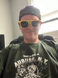 Brandon Esser's Instagram, Twitter & Facebook