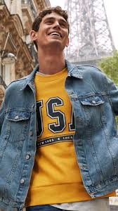 A New Season Calls For A Wardrobe Update We Have Listed Our Top Transitional Jackets That Will Guarantee A Dapp Men Fashion Photo Mens Street Style Dapper Men