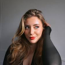 Nina Simpson's Instagram, Twitter & Facebook