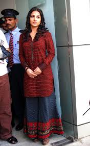 Vidya Balan At Promotion Of Film Paa 1 Fashion Indian Attire Indian Fashion Vidya balan in raw mango silk saree at handicrafts exhibition launch in mumbai.paired with yellow blouse, amarapali gold jhumkas finished her look.