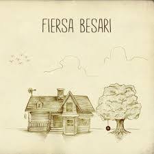 G d/f# aku kesal dengan jarak em d g yang sering memisahkan kita c g/b hingga aku hanya bisa am berbincang denganmu d di whats.app g d/f#. Chord Gitar Fiersa Besari Celengan Rindu