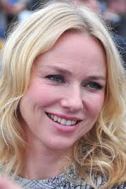 Naomi Watts (Naomi Ellen Watts, 28 Σεπτεμβρίου 1968) είναι Βρετανό-Αυστραλή  ηθοποιός. Ξεκίνησε την καριέρα της στην Αυστραλιανή τηλεόραση, όπου  εμφανίστηκε σε σειρές όπως τις Hey Dad..! (1990), Brides of Christ (1991)  και